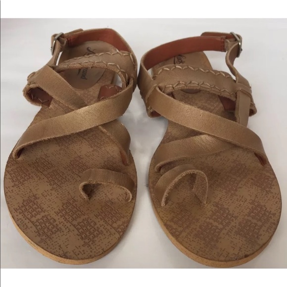 COPY - Lucky Brand Idaho Women tan  Leather Flat Strappy Sandals Sz 6 - Picture 2 of 9